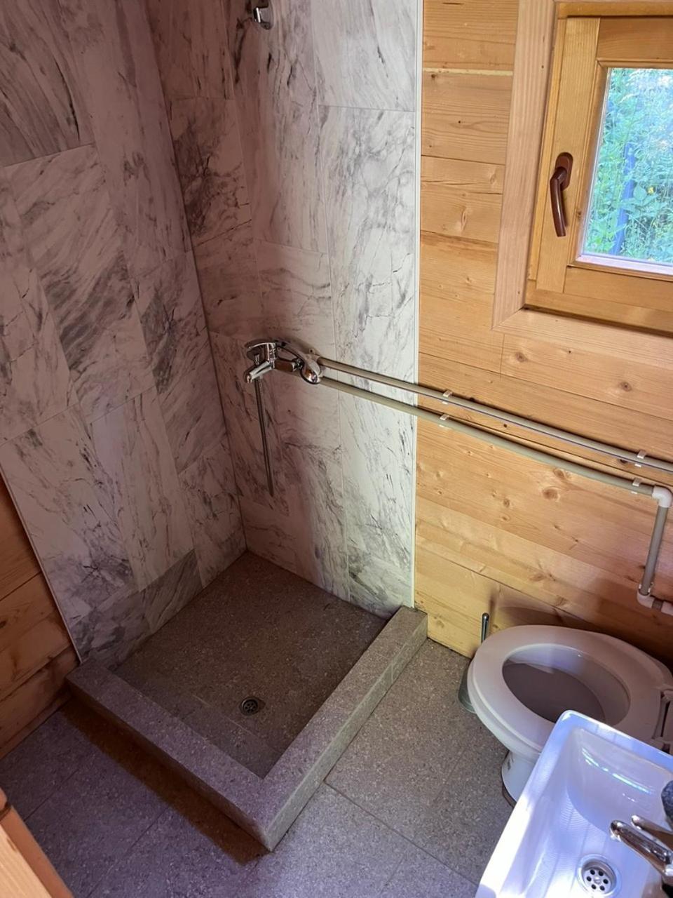 Kolasin Jabuka Bagian luar foto